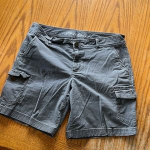 Women’s Eddie Bauer Cargo shorts. Size 10